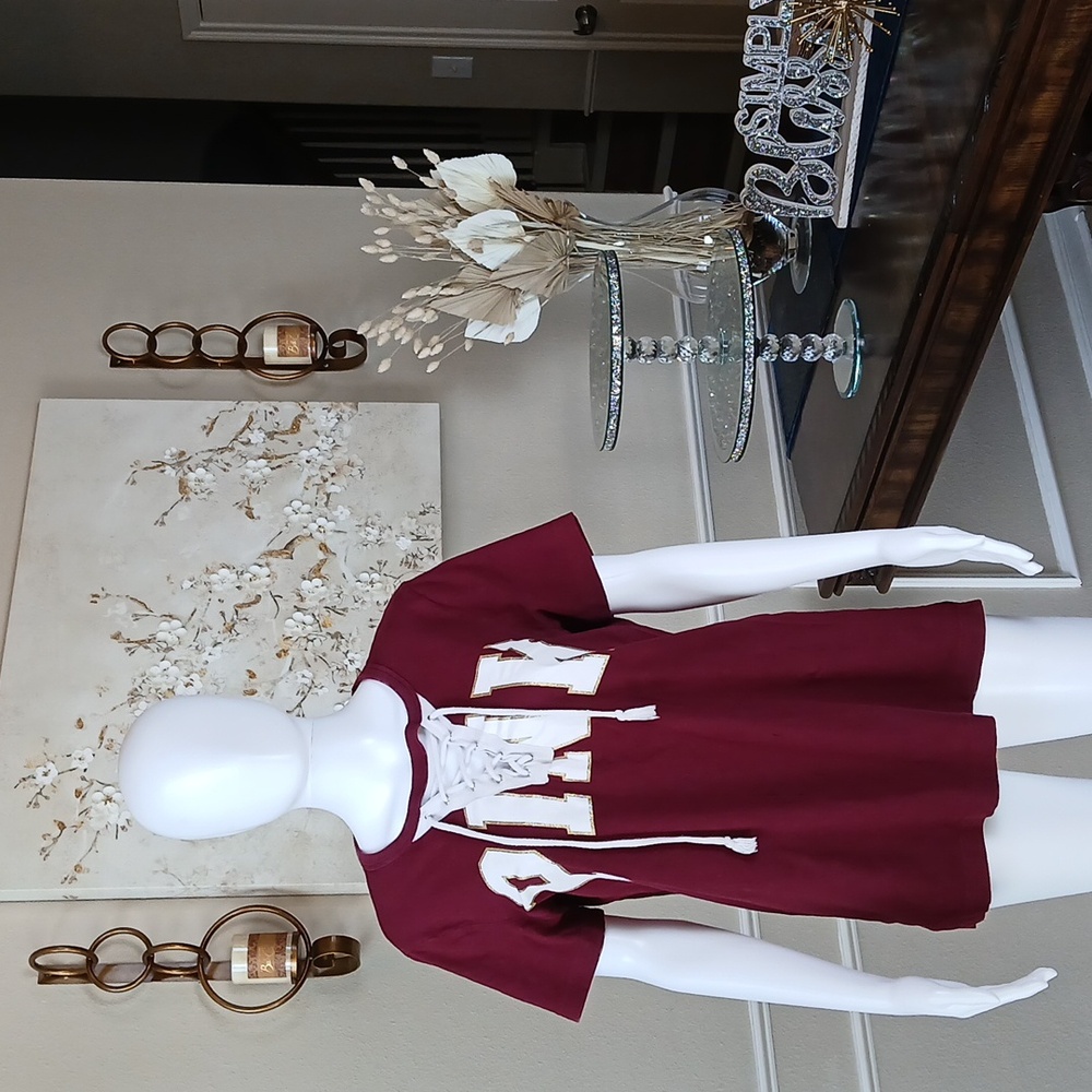 PINK Victoria's Secret Flawed Burgundy Lace-Up Tee. Size XS